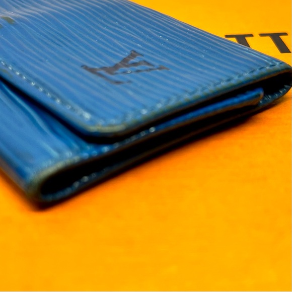 Authentic Louis Vuitton blue epi leather 4 key ring card holder - Picture 10 of 14